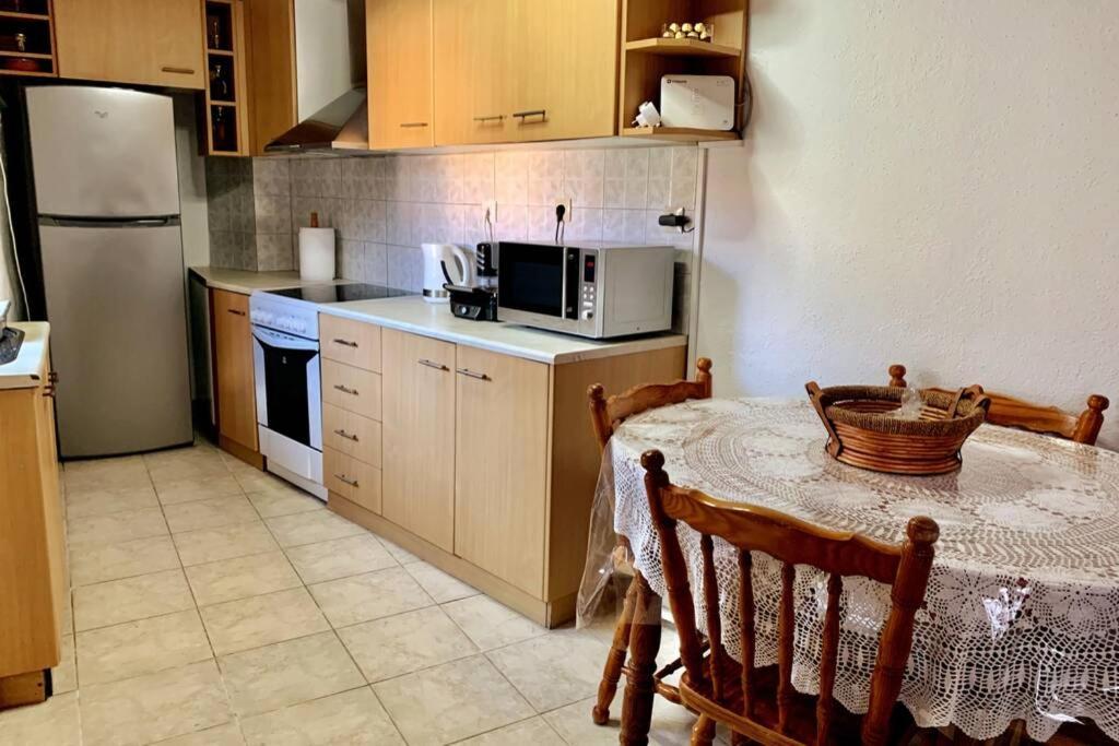 Lava House Apartment Mandrákion Екстериор снимка
